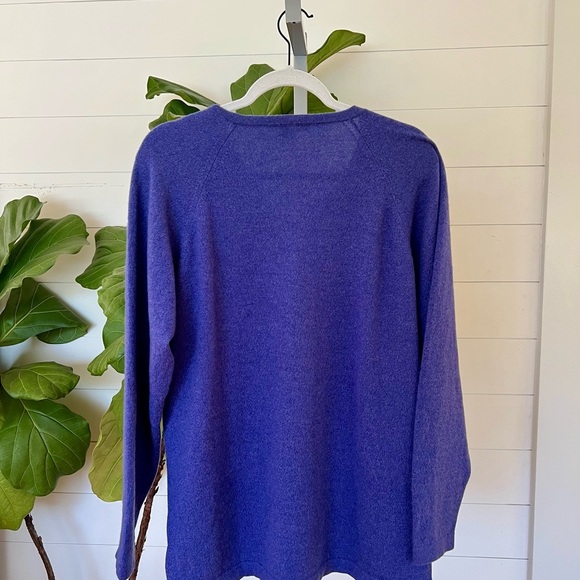 Loro Piana 100% Cashmere V-Neck Sweater – Violet - Picture 4 of 6